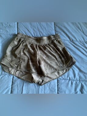 lululemon athletica Hottie Hot Low Rise Shorts size 8